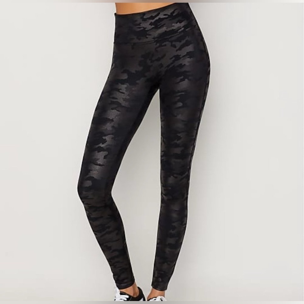 SPANX Faux Leather Camo Leggings size XS Camouflage Print